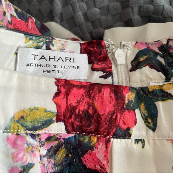 Flowy floral pleated midi skirt petite - Picture 2 of 4